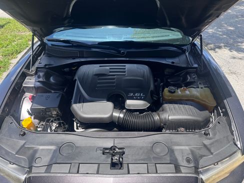 Used 2014 Dodge Charger SE RWD image 9