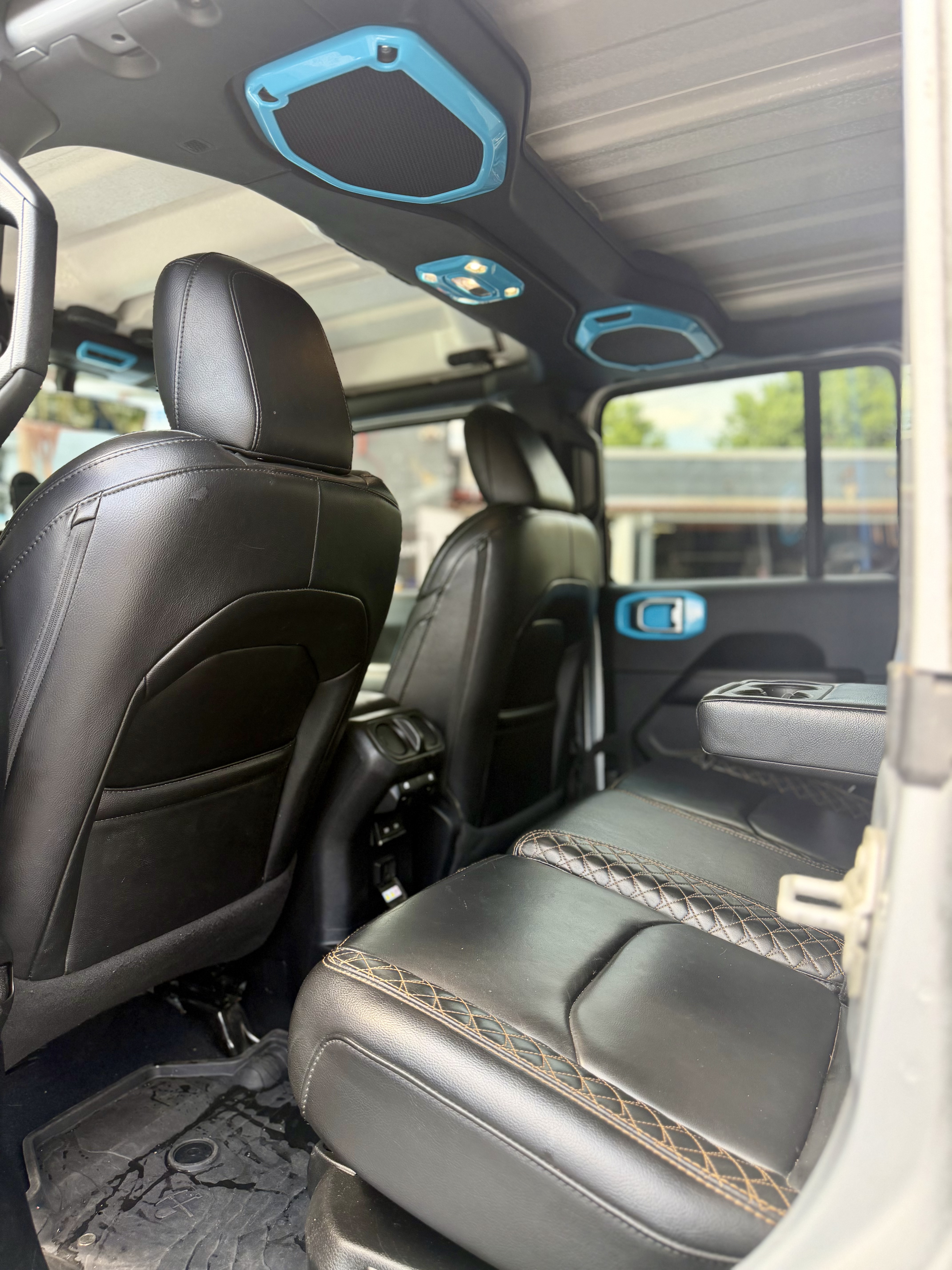 Used 2023 Jeep Wrangler Unlimited Sahara AWD/4WD image 14