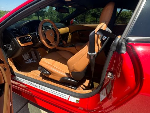 Used 2016 Maserati GranTurismo Sport image 11