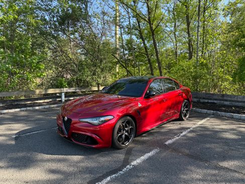 Used 2022 Alfa Romeo Giulia Quadrifoglio w/ Active Assist Plus Package image 19