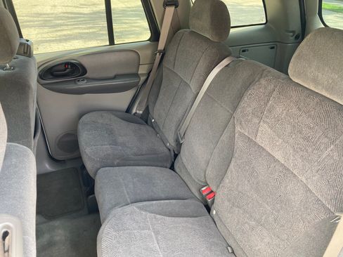 Used 2004 Chevrolet TrailBlazer LS w/ LS Preferred Equipment Group image 5