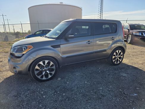 Used 2013 Kia Soul ! image 2