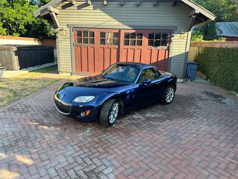 Used 2011 MAZDA MX-5 Miata Grand Touring w/ Premium Pkg image 18