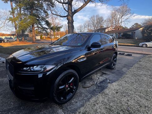 Used 2017 Jaguar F-PACE R-Sport image 1