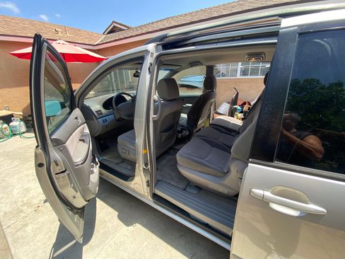 Used 2006 Toyota Sienna LE w/ LE Pkg 2 FWD image 5