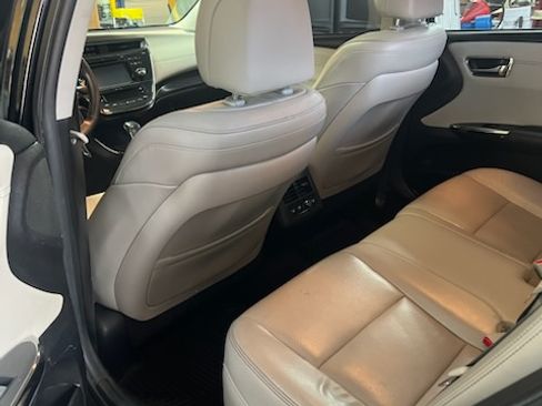 Used 2016 Toyota Avalon Limited image 9