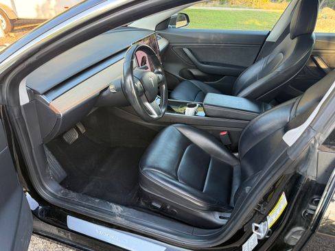 Used 2018 Tesla Model 3 Mid Range RWD image 22