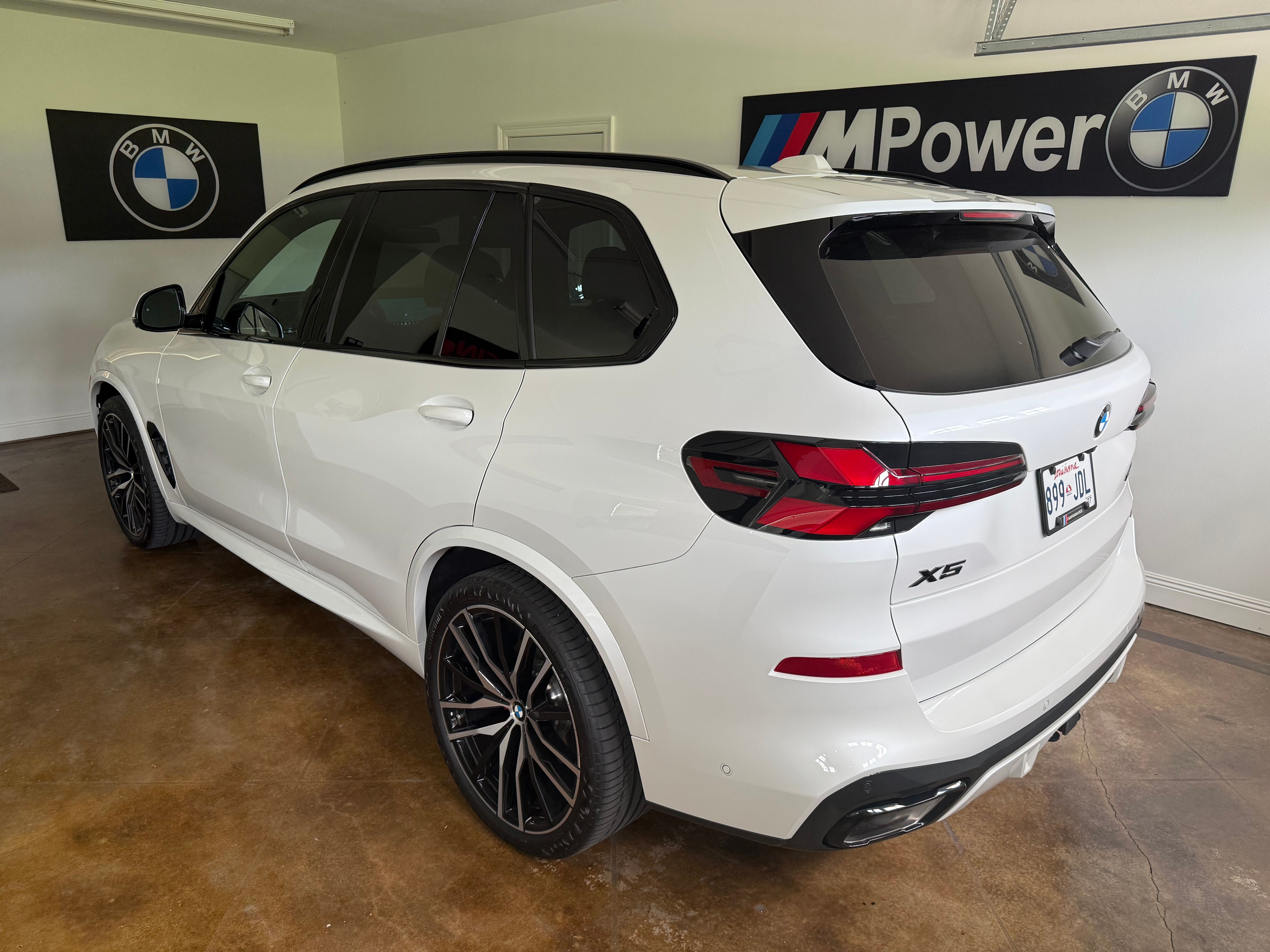 Used 2025 BMW X5 xDrive40i w/ M Sport Package AWD/4WD image 5