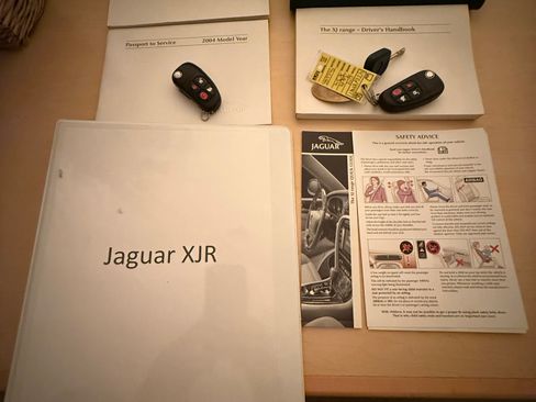 Used 2004 Jaguar XJ8 image 23