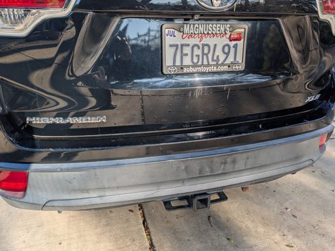 Used 2014 Toyota Highlander XLE image 12