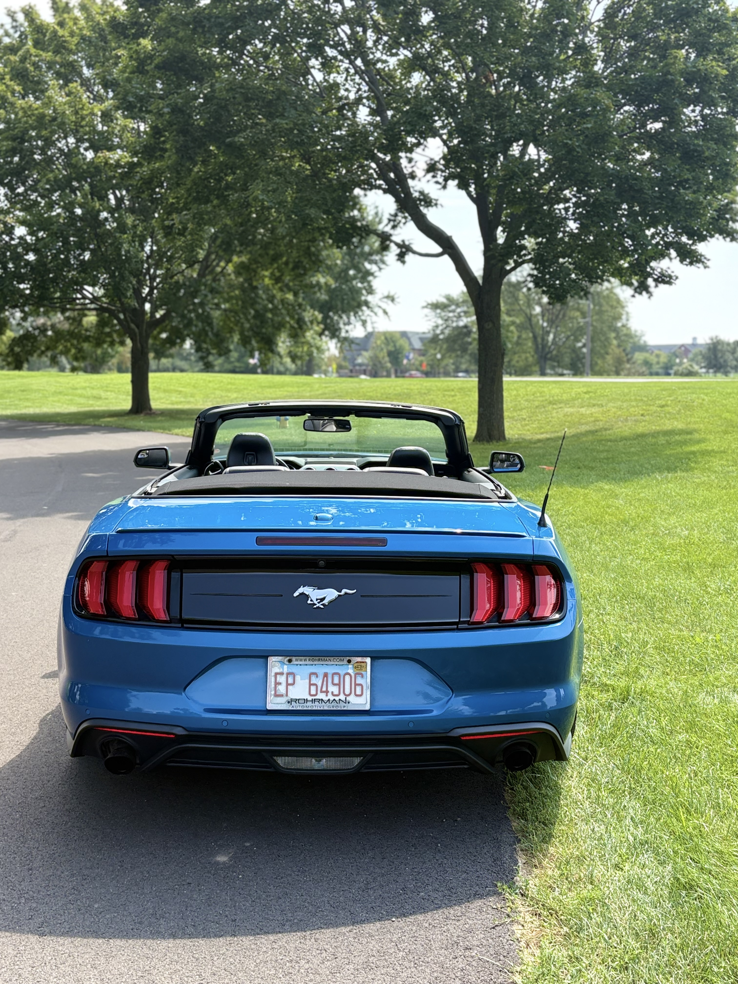 Used 2020 Ford Mustang Premium RWD image 4