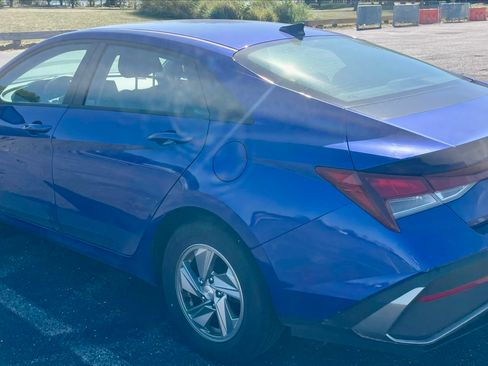 Used 2024 Hyundai Elantra SE FWD image 12