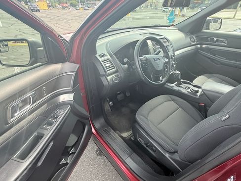 Used 2019 Ford Explorer XLT AWD/4WD image 11