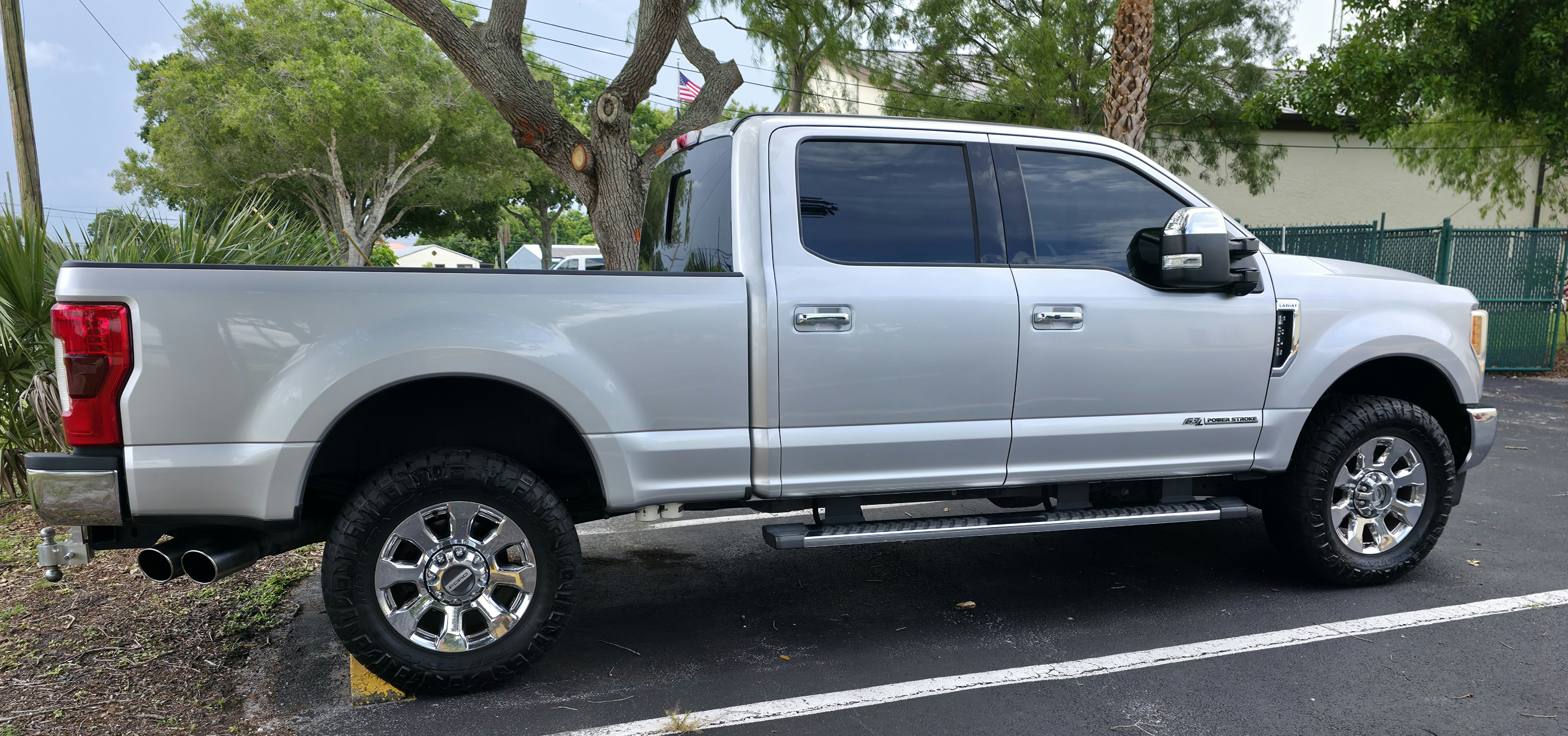 Used 2019 Ford F350 Lariat w/ Lariat Ultimate Package AWD/4WD image 2