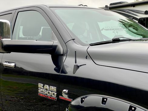 Used 2018 RAM 2500 Laramie image 9