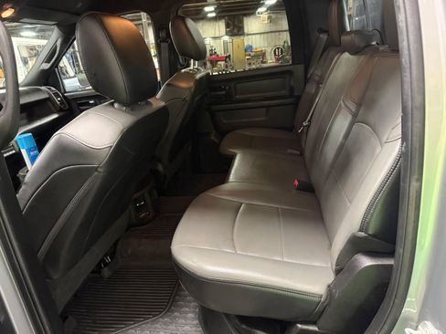 Used 2022 RAM 5500 Tradesman w/ Chrome Appearance Group AWD/4WD image 5