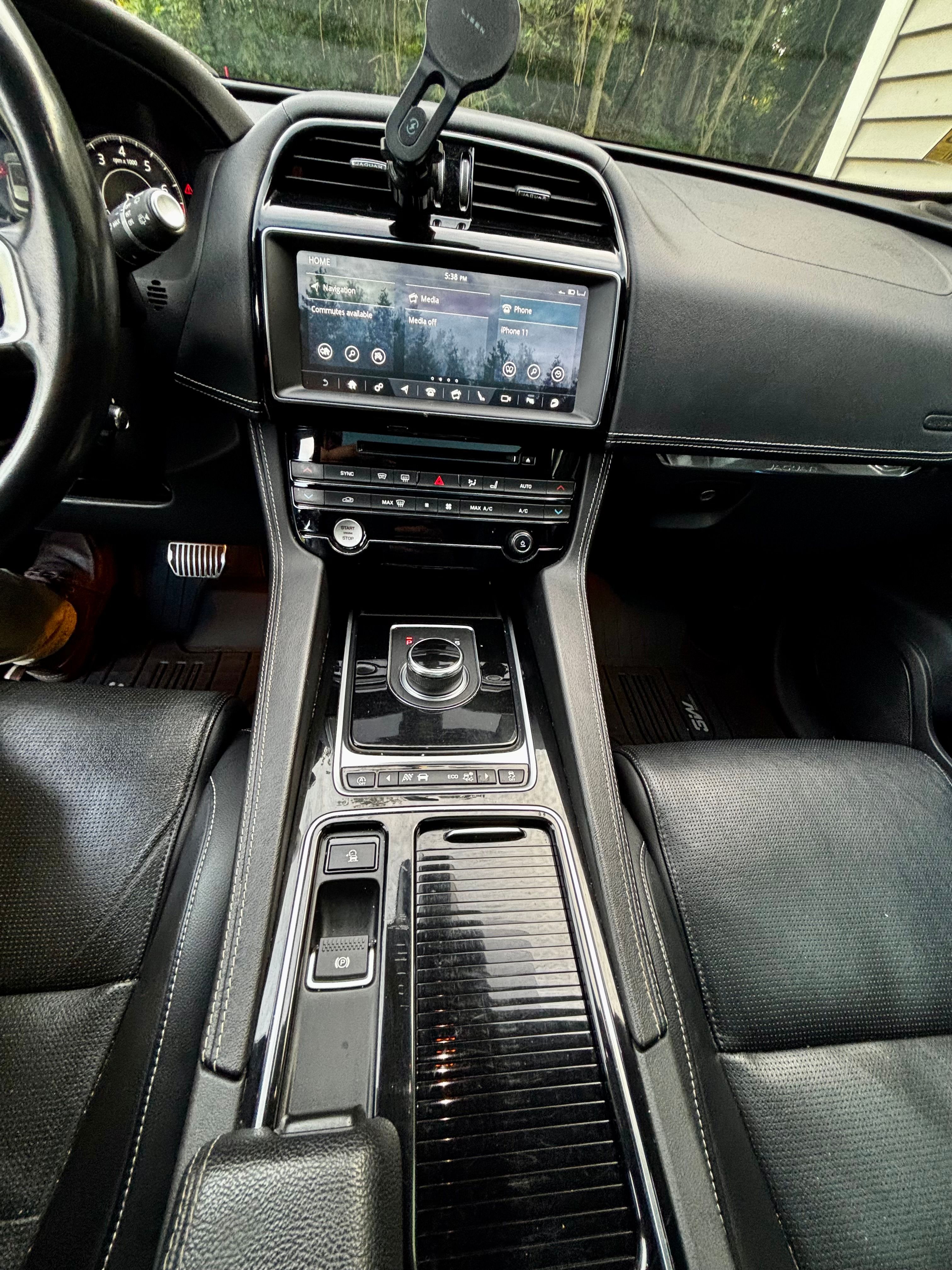 Used 2020 Jaguar F-PACE S AWD/4WD image 10
