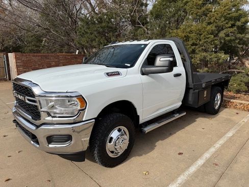 Used 2024 RAM 3500 Tradesman w/ Chrome Appearance Group image 5