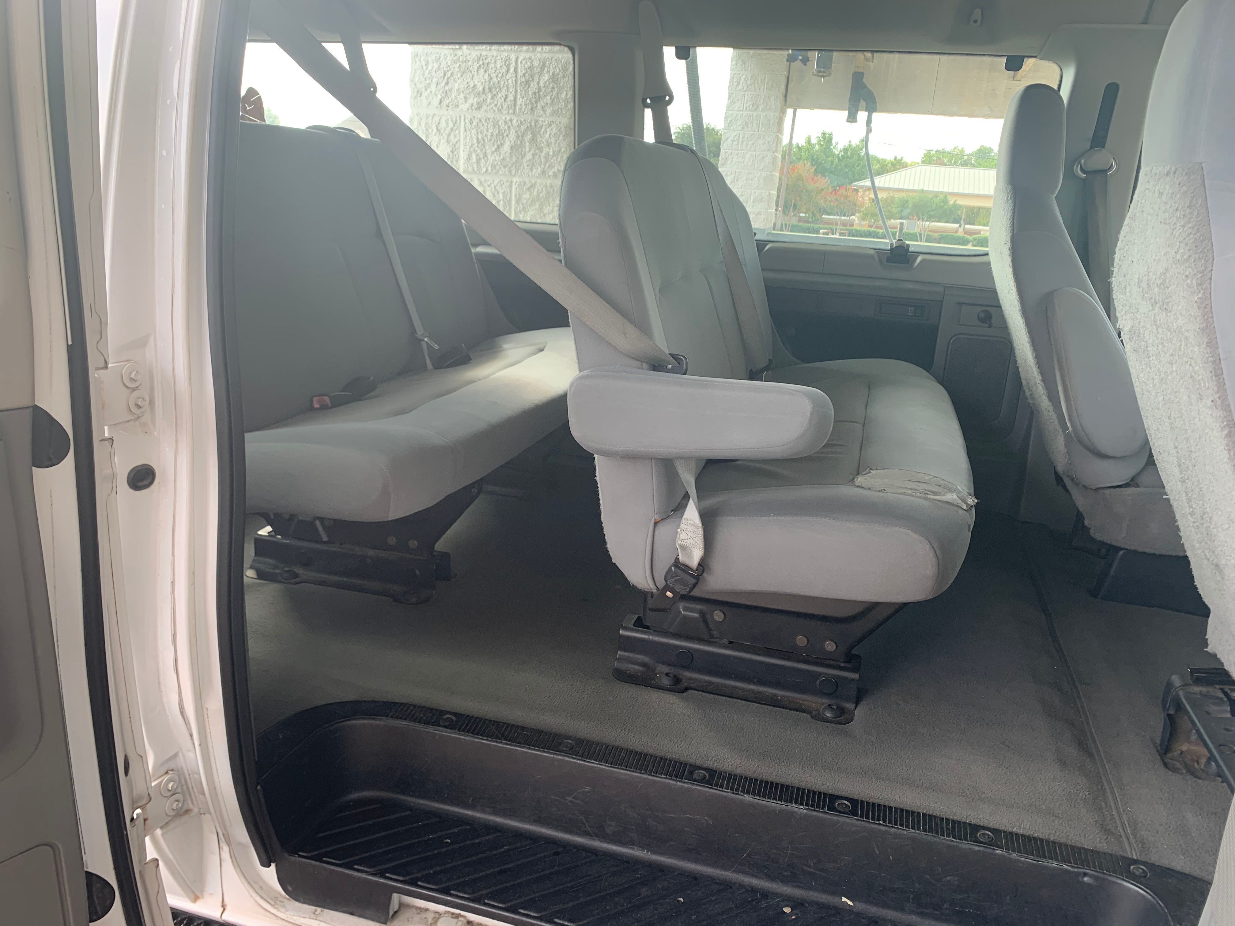 Used 2009 Ford E-350 and Econoline 350 XLT RWD image 12