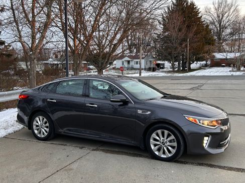 Used 2018 Kia Optima S w/ Panoramic Sunroof Package image 6