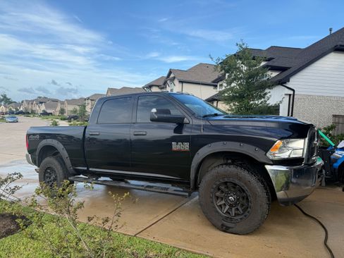 Used 2018 RAM 2500 Tradesman w/ Chrome Appearance Group image 4