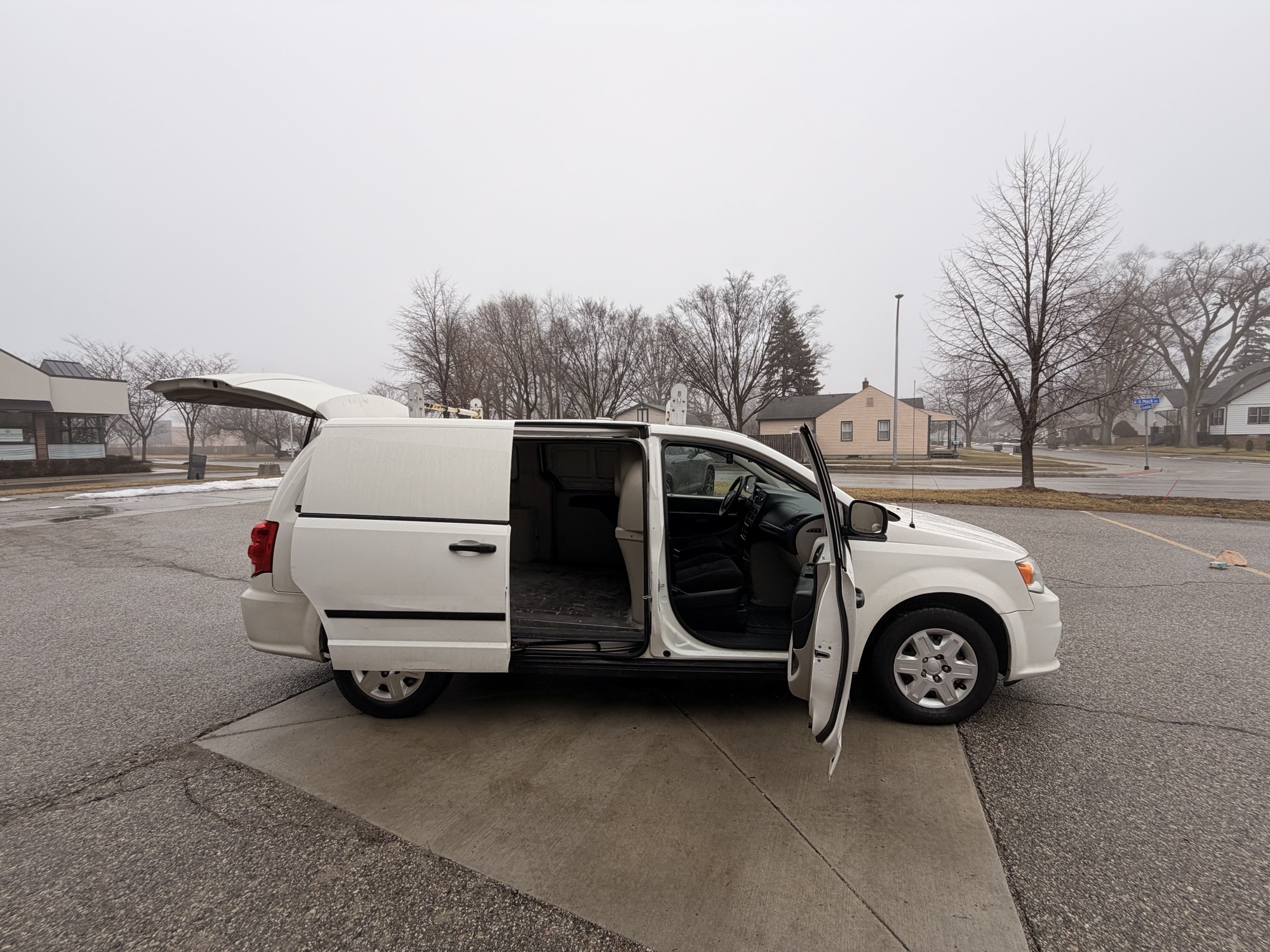 Used 2013 RAM C/V Tradesman FWD image 10