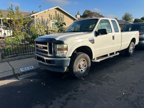 Used 2008 Ford F250 XLT image 2
