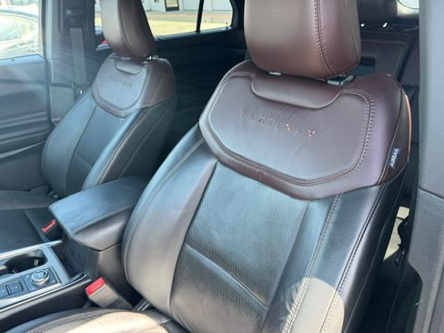Used 2022 Ford Explorer Platinum w/ Equipment Group 601A AWD/4WD image 2