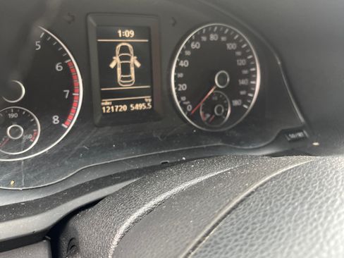 Used 2011 Volkswagen Eos Komfort image 2