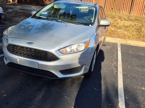 Used 2018 Ford Focus SE image 1