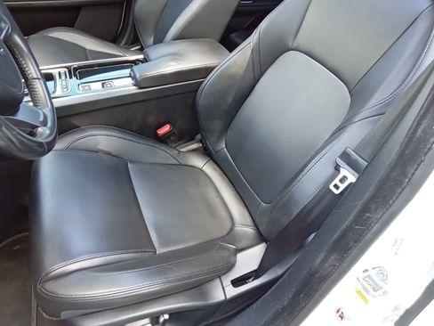 Used 2019 Jaguar XF Premium image 18