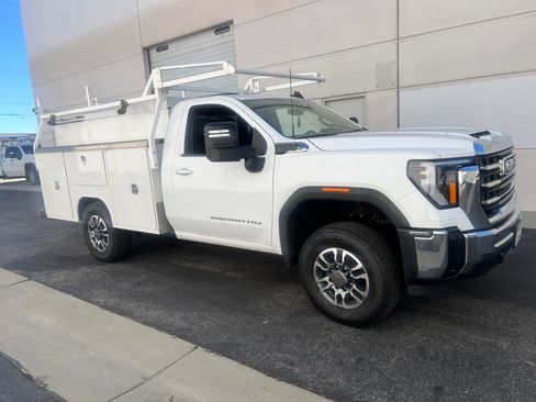 Used 2024 GMC Sierra 3500 SLE image 2