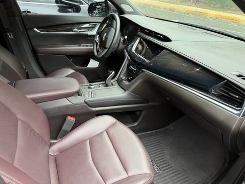 Used 2023 Cadillac XT6 Premium Luxury image 6