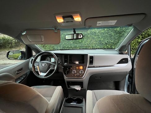 Used 2015 Toyota Sienna LE FWD image 12