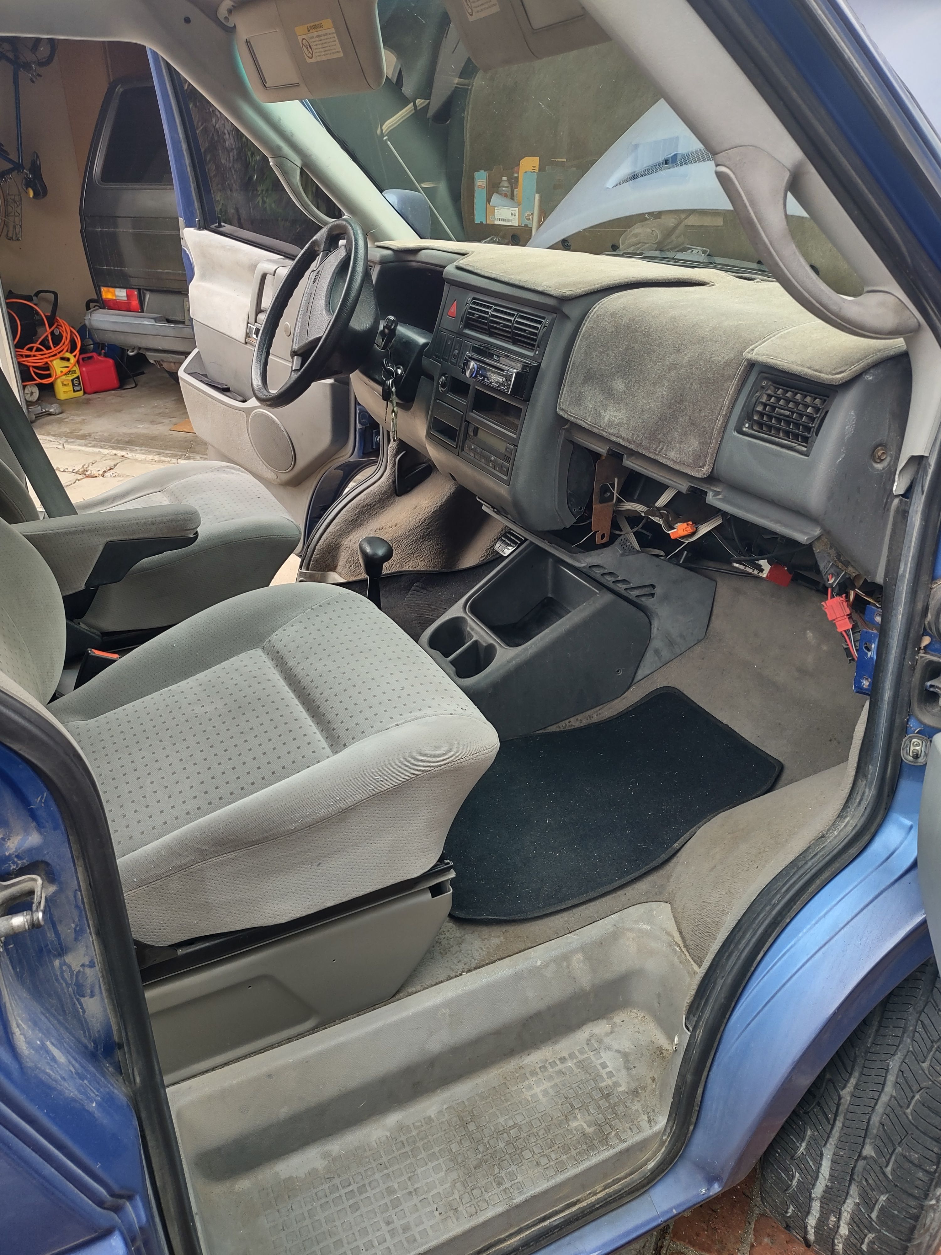 Used 2000 Volkswagen Eurovan MV FWD image 9