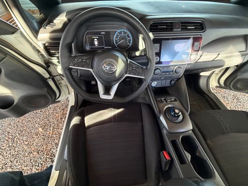 Used 2022 Nissan Leaf S image 9