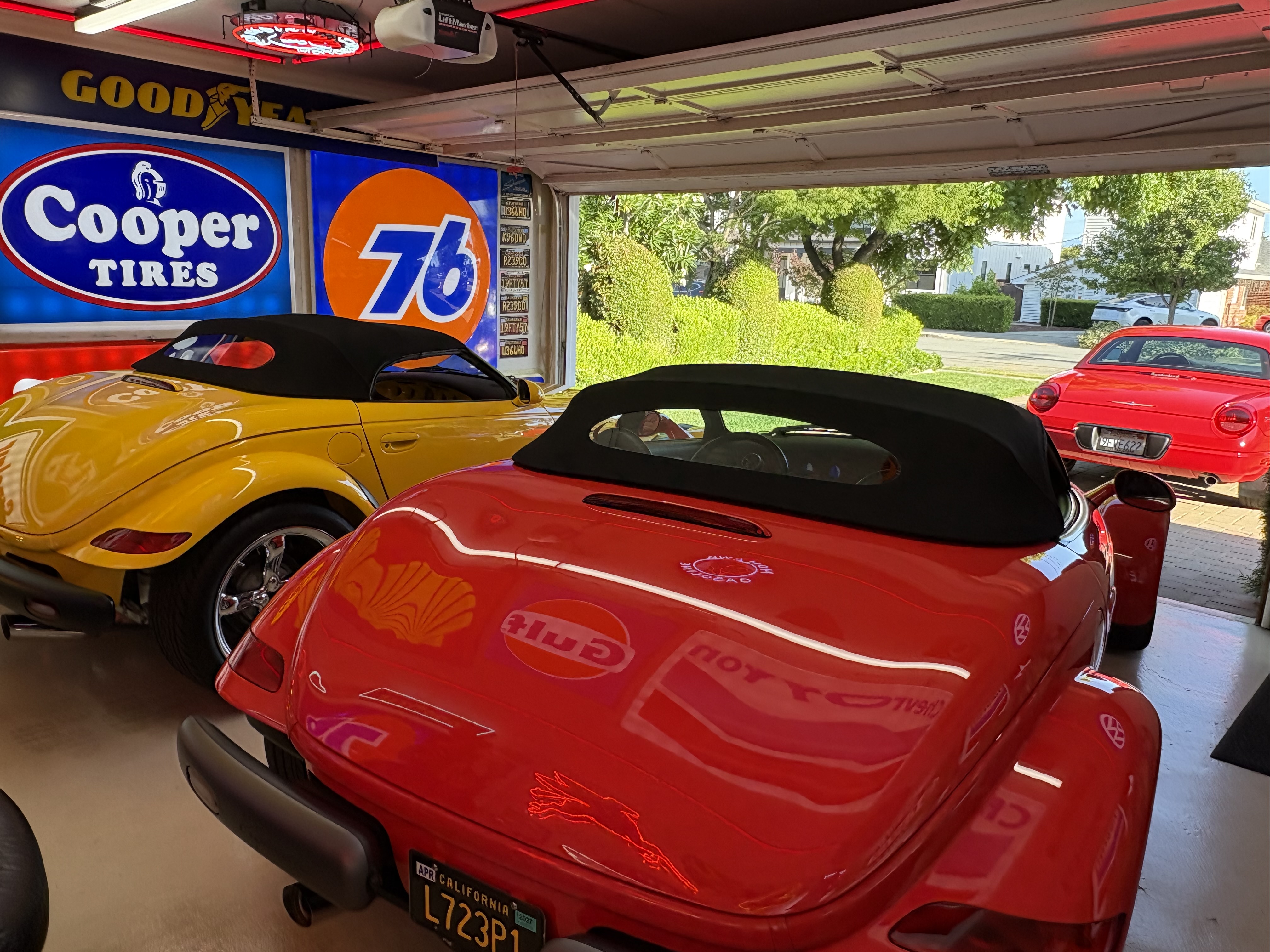 Used 2002 Chrysler Prowler RWD image 32