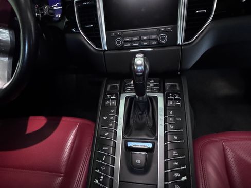 Used 2018 Porsche Macan GTS image 8
