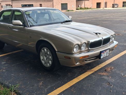 Used 1998 Jaguar XJ8 RWD image 6