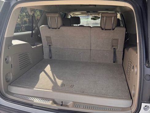 Used 2018 Chevrolet Suburban LT image 5
