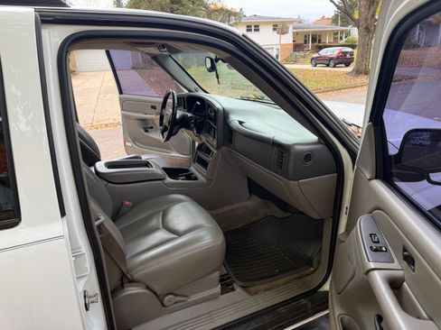 Used 2004 GMC Yukon XL SLT w/ Preferred Equipment Group image 6