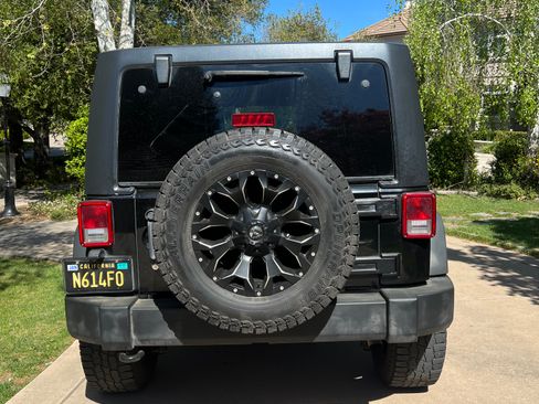 Used 2011 Jeep Wrangler Unlimited Sport image 4