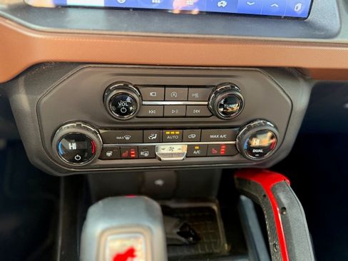 Used 2024 Ford Bronco Outer Banks w/ Sasquatch Package image 22