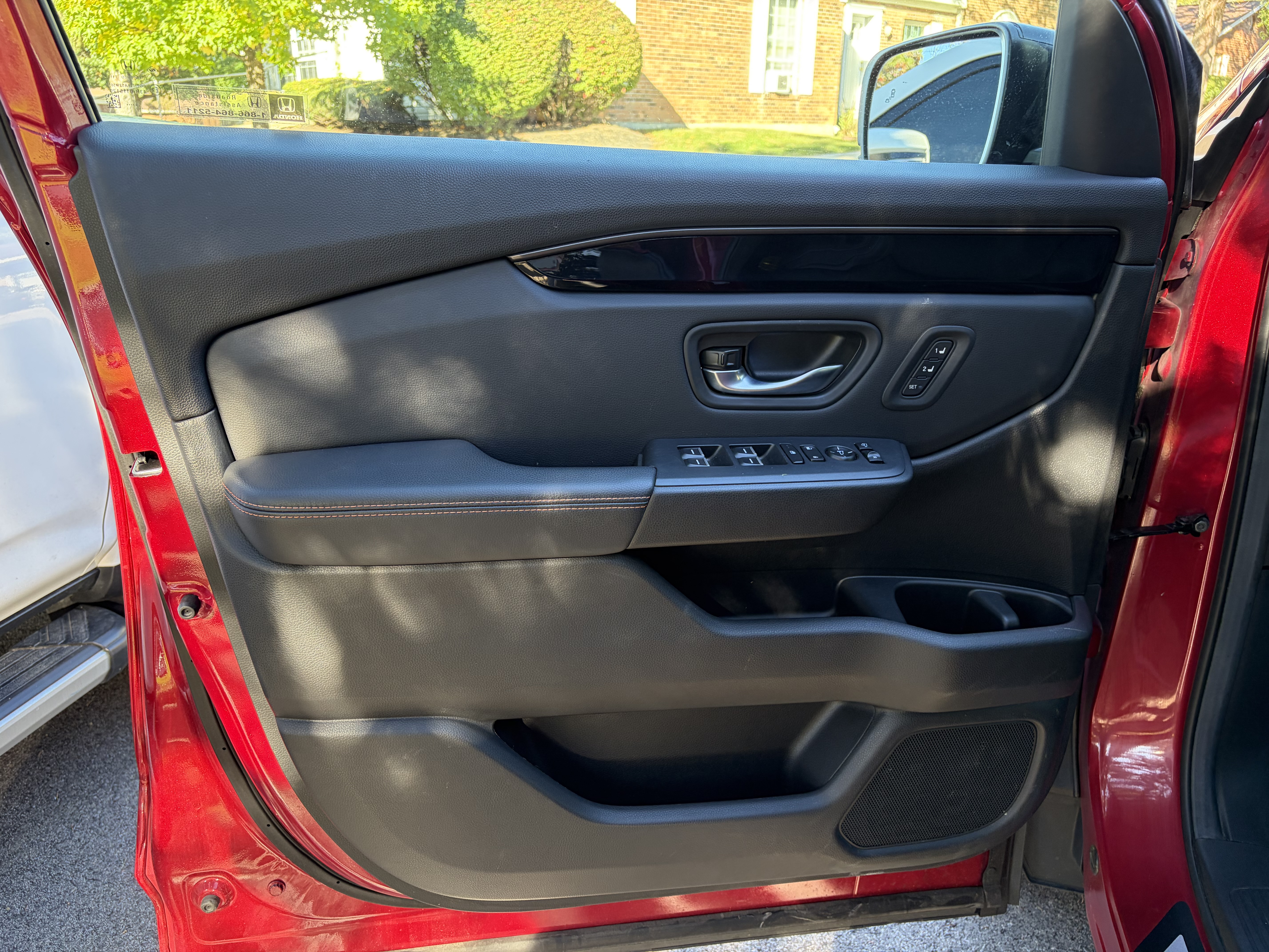 Used 2025 Honda Pilot TrailSport image 9