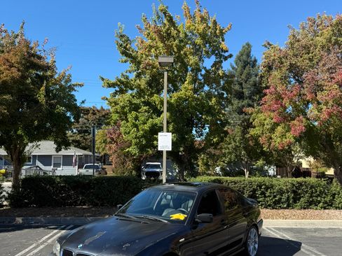 Used 2003 BMW 330i Sedan image 1