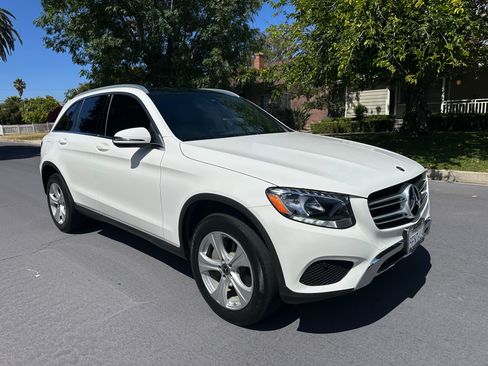 Used 2017 Mercedes-Benz GLC 300 image 2