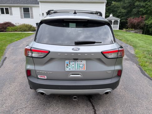 Used 2021 Ford Escape Titanium FWD image 4