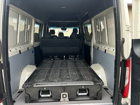 Used 2024 Mercedes-Benz Sprinter 2500 image 2