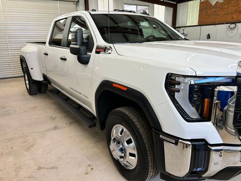 Used 2025 GMC Sierra 3500 Pro w/ 1SA Pro Safety Plus Package AWD/4WD image 2