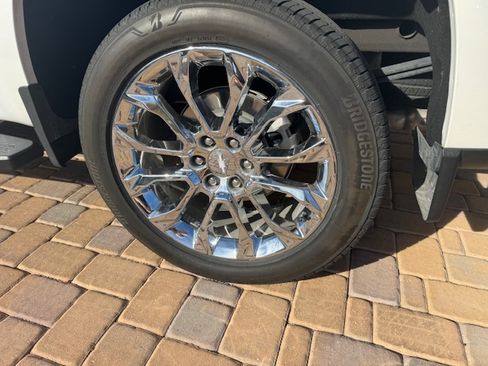 Used 2024 Chevrolet Silverado 1500 High Country w/ Technology Package image 9